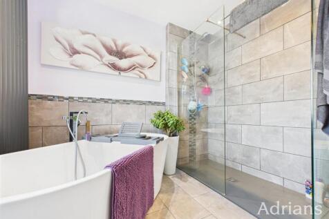 BATHROOM / SHOWER