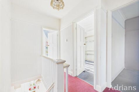 FIRST FLOOR LANDING
