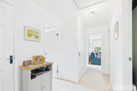FIRST FLOOR LANDING