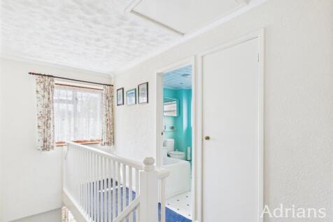 FIRST FLOOR LANDING