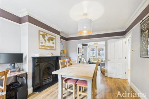 LOUNGE / DINING ROOM
