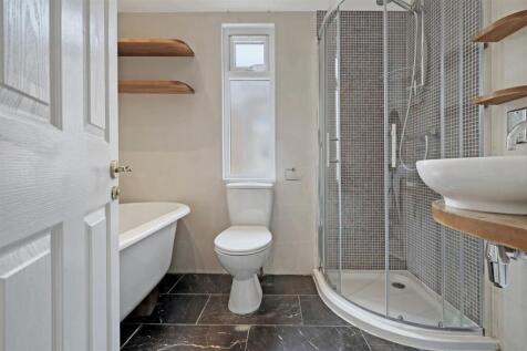 BATH / SHOWER ROOM