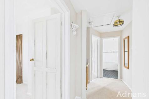 FIRST FLOOR LANDING