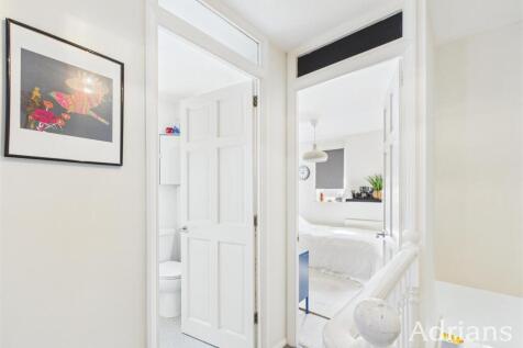 FIRST FLOOR LANDING