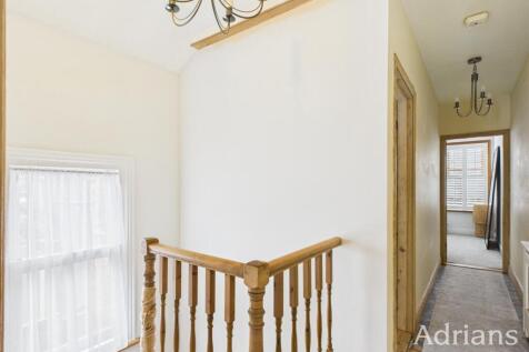 FIRST FLOOR LANDING