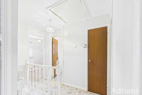 FIRST FLOOR LANDING