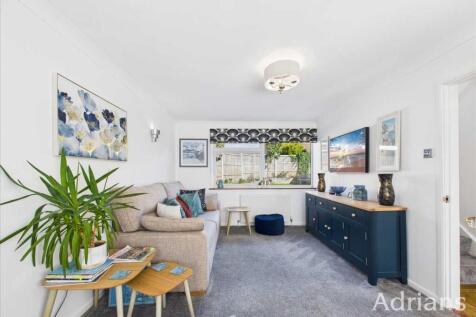 DUAL ASPECT LOUNGE