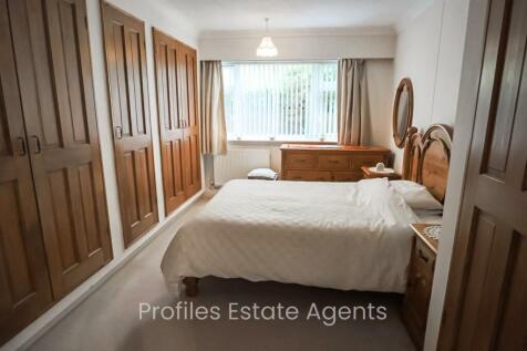 Bedroom 1 (dual aspect).