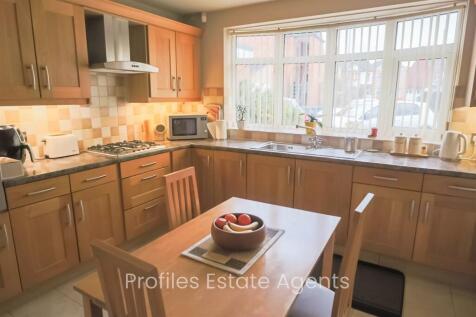Modern breakfast kitchen (front)
