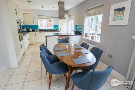 Luxury Open Plan Breakfast Kitchen /Dining Room