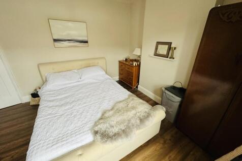 BEDROOM.jpg