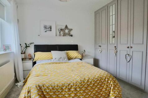 Bedroom 1 (rear)
