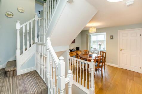 SPLIT LEVEL/MID FLOOR