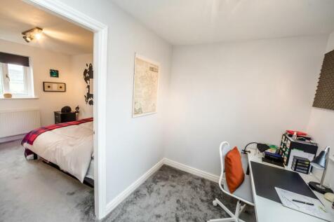 STUDY/DRESSING ROOM