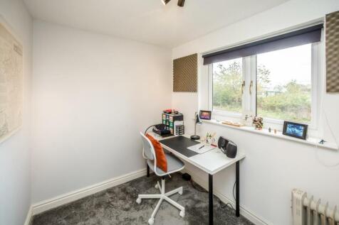 STUDY/DRESSING ROOM
