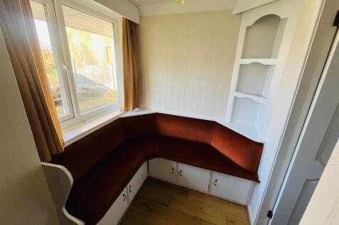 BOOT &amp; SHOE ROOM