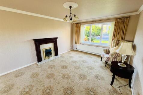 LOUNGE &amp; DINING AREA