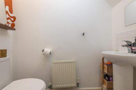 13 - 18 Long Hill Road HD2 1PJ.jpg