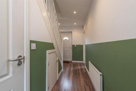 24 - 18 Long Hill Road HD2 1PJ.jpg