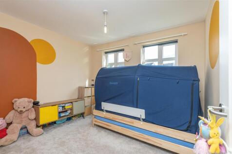 34 - 18 Long Hill Road HD2 1PJ.jpg