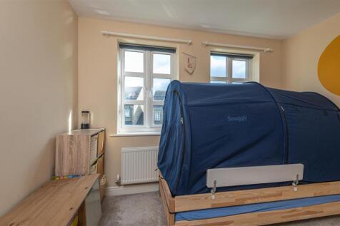 35 - 18 Long Hill Road HD2 1PJ.jpg
