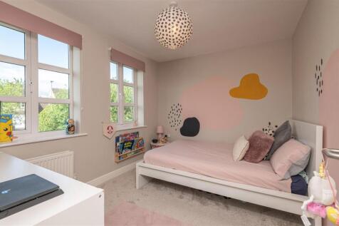 38 - 18 Long Hill Road HD2 1PJ.jpg