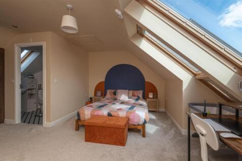 43 - 18 Long Hill Road HD2 1PJ.jpg