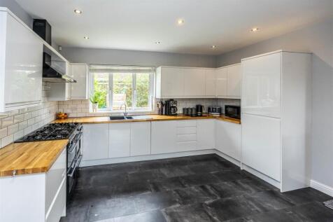 LIVING &amp; DINING KITCHEN