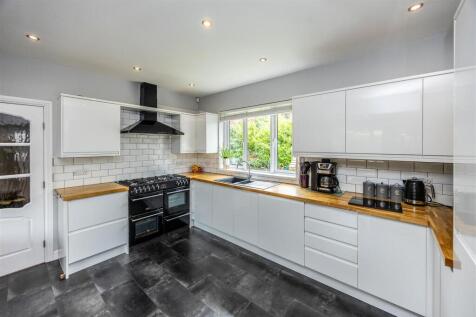 LIVING &amp; DINING KITCHEN