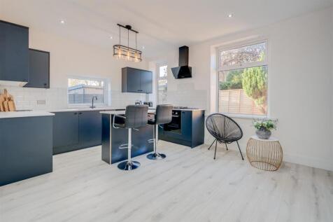 4 Cliffe End Road-25.jpg