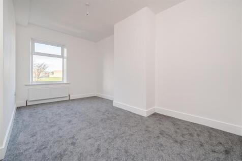 4 Cliffe End Road-7.jpg