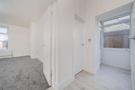 4 Cliffe End Road-22.jpg