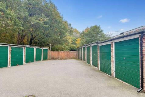 Garage in Block