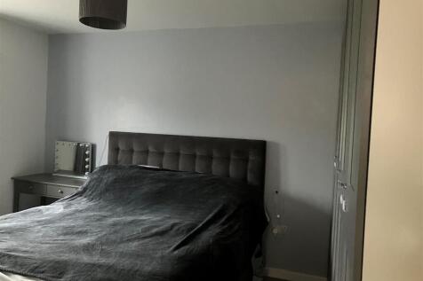 Bedroom 1.jpg
