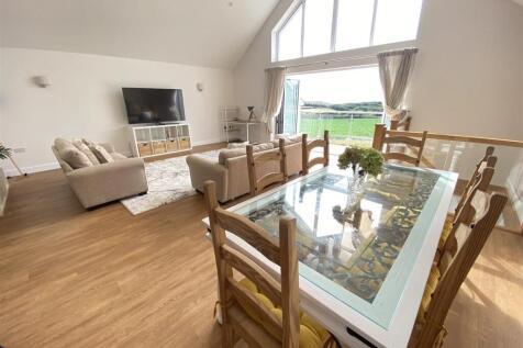 Lounge dining room