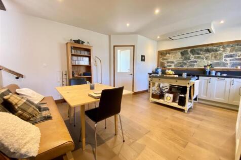 Kitchen dining