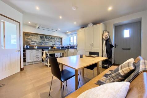 Kitchen dining