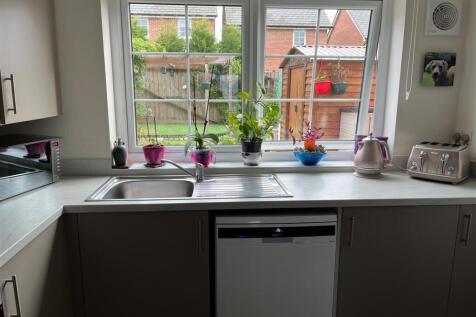 Kitchen 2.jpg