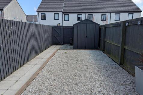 14 Poldark REAR GARDEN.jpg