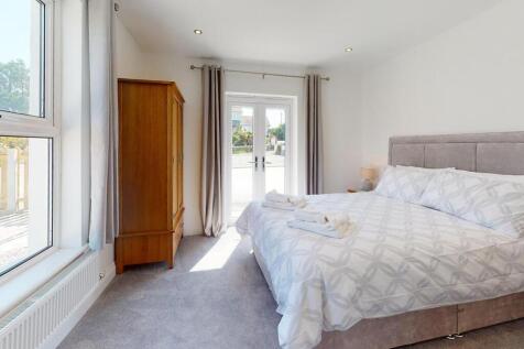 Four-Winds-Bedroom(2).jpg