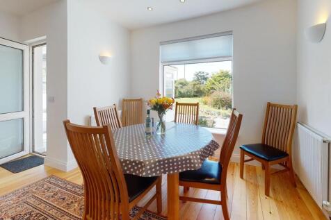 Four-Winds-Dining-Room.jpg