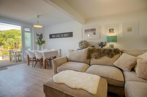 Lounge to Dining Room