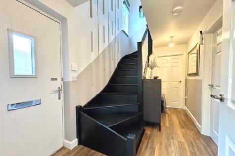 Hallway2.jpg