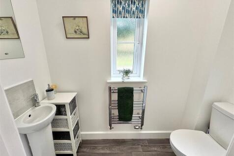 DownstairsBathroom1.jpg