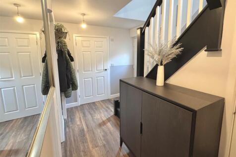Hallway1.jpg