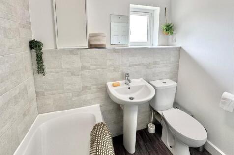 UpstairsBathroom2.jpg