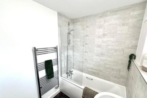 UpstairsBathroom3.jpg