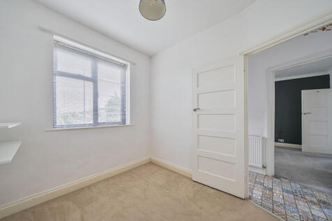 1376628-6-690b4d5...