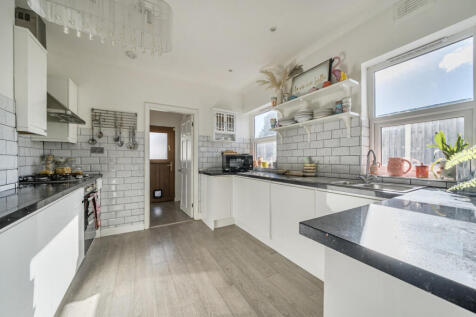 1371587-5-68fb9f0...