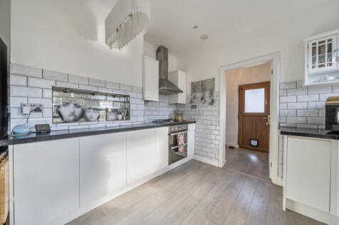 1371587-7-68fb9f3...